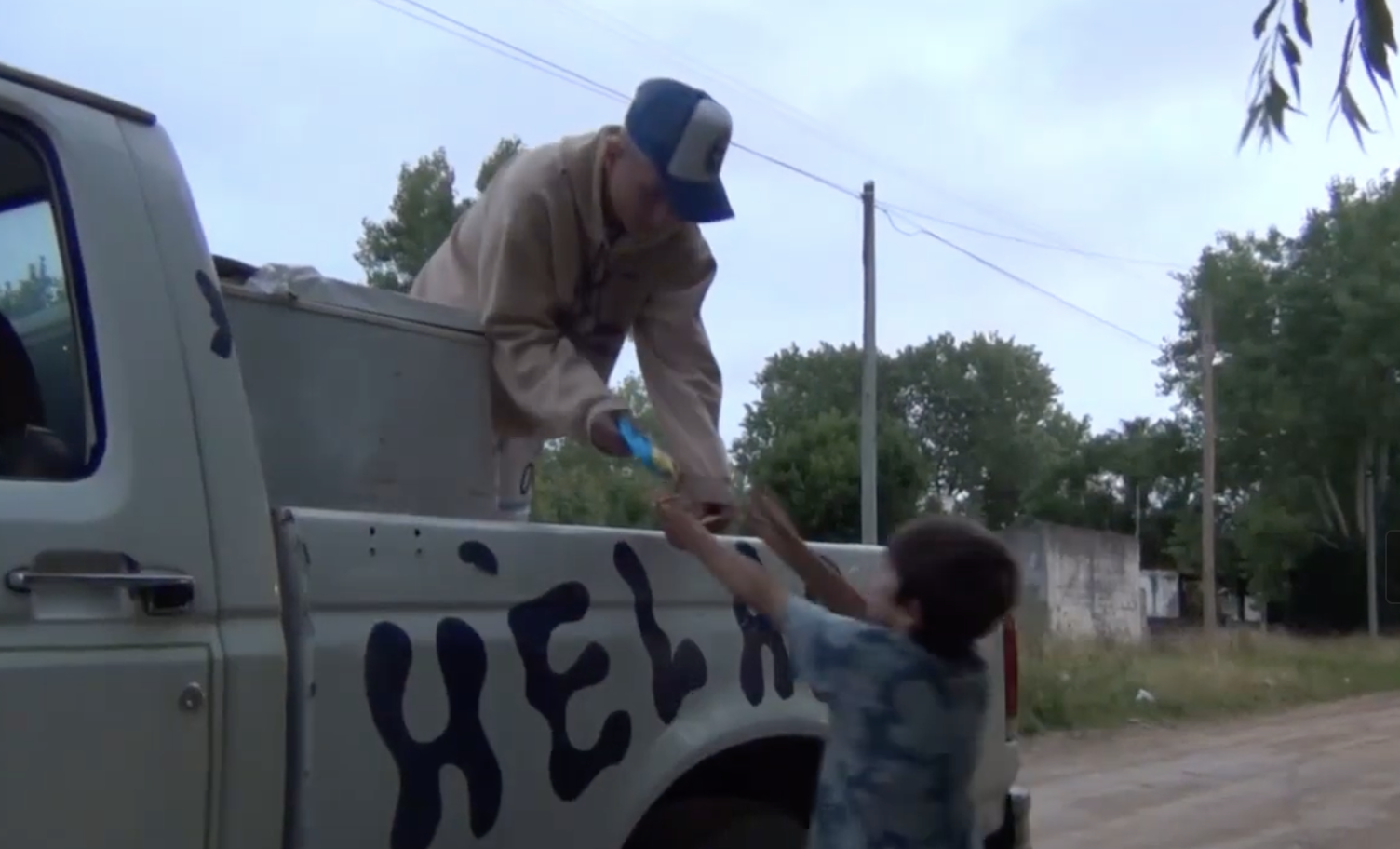 «HELADERO A TU BARRIO»: HUGO RECORRE SAN CLEMENTE DEL TUYÚ VENDIENDO HELADOS, A PURA MÚSICA Y BUENA ONDA